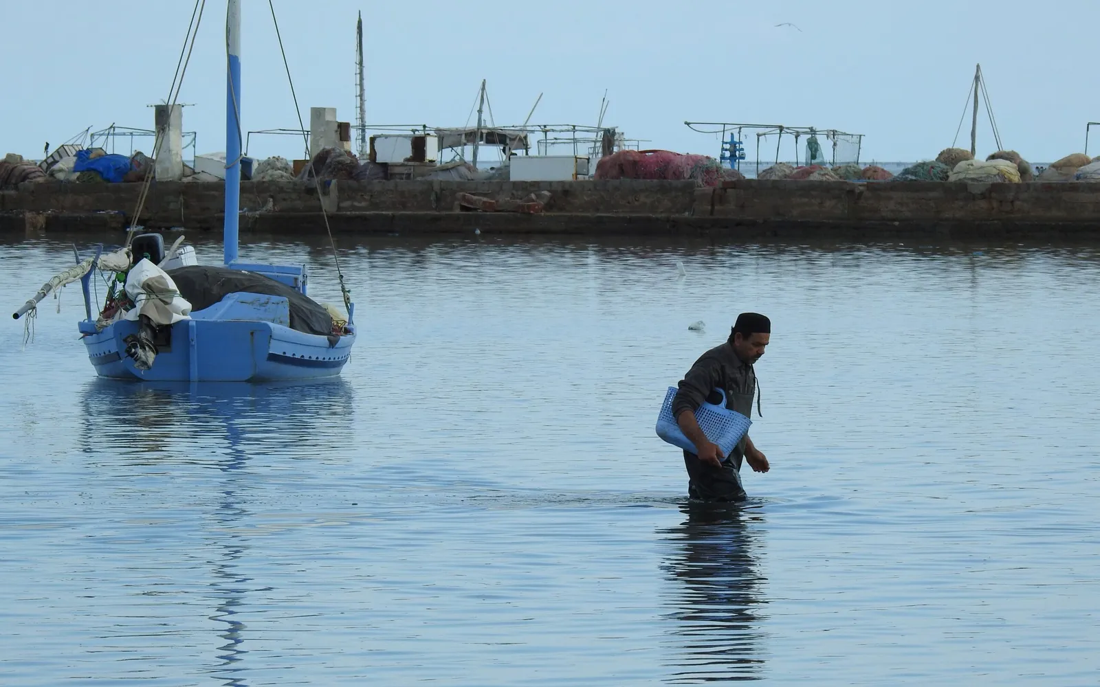 Pêcheur Kerkenah. Copyright Blue TN , photo de Hamed Mallat