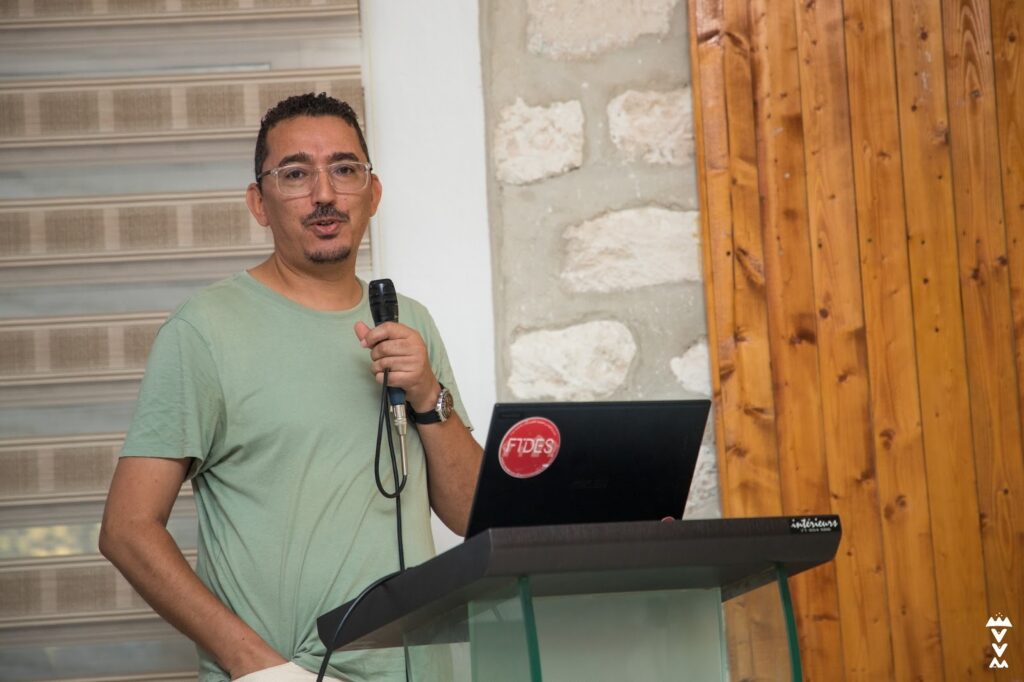 Ala Marzouki, Director of the Tunisian Water Observatory, delivered a detailed presentation on Tunisia’s ongoing water crisis, highlighting major risks and structural issues affecting drinking water access. He supported his intervention with key data on dams, groundwater reserves, water treatment, desalination, and rural water systems.
